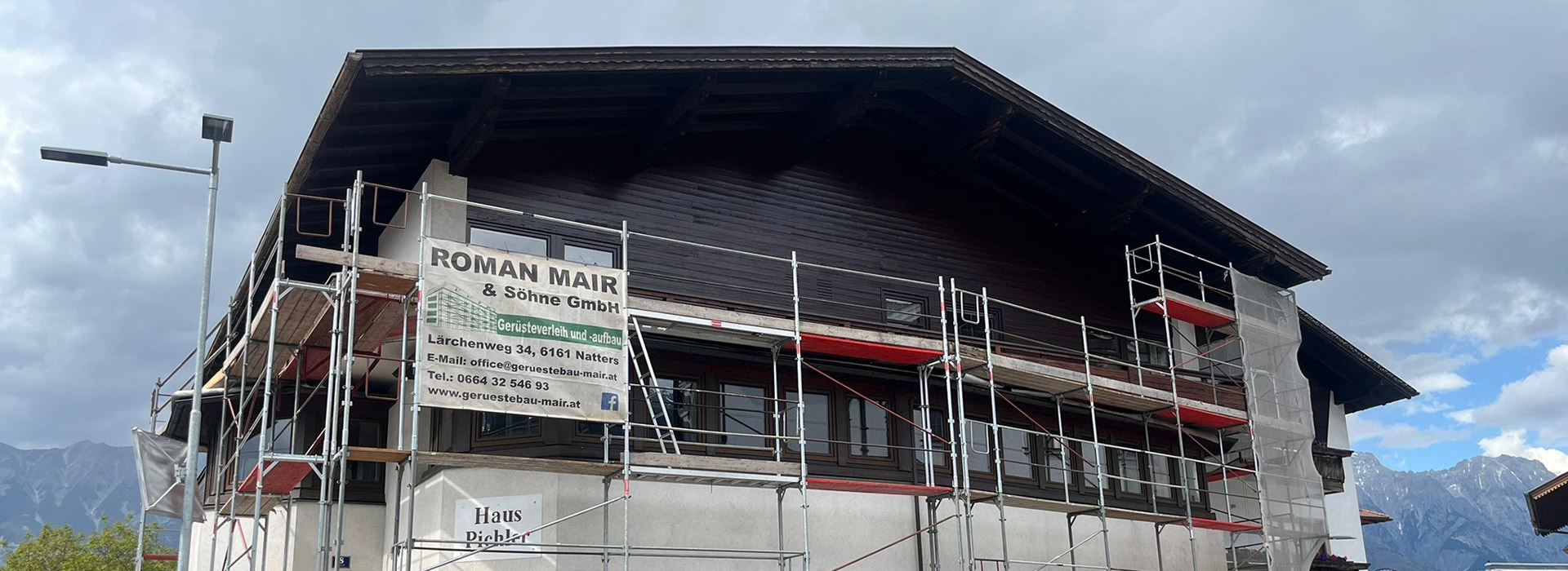Fassadengerüst für ein Wohnhaus in Aldrans