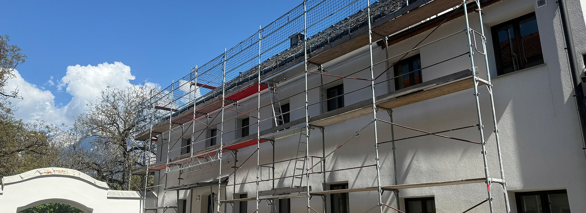 Fassadengerüst bei einem Wohnhaus in Innsbruck