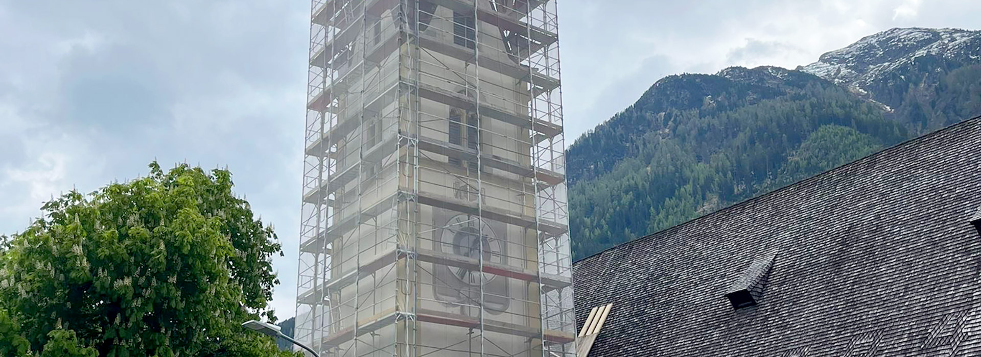 Kirchturm-Einrüstung in Kappl von Gerüstbau Mair
